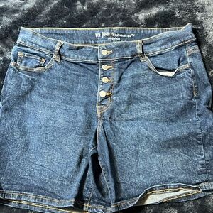 Women’s Maurice’s shorts